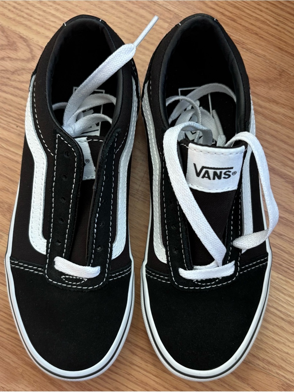Vans Black and White Old Skool Skate Sneakers size 1 little boy